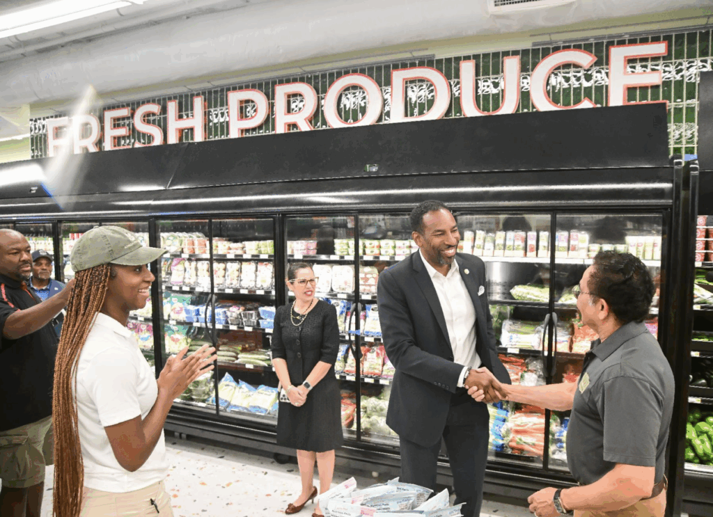 Azalea Fresh Market opens in Atlanta.