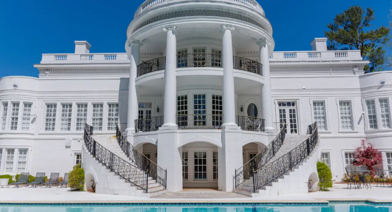 White house replica Atlanta exterior