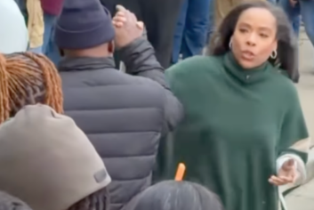 Fawn Weaver, bottle singing in Atlanta