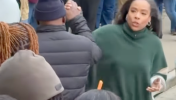 Fawn Weaver, bottle singing in Atlanta