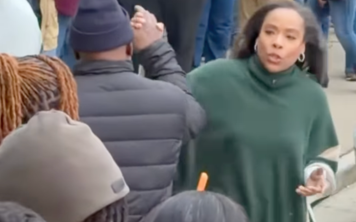 Fawn Weaver, bottle singing in Atlanta