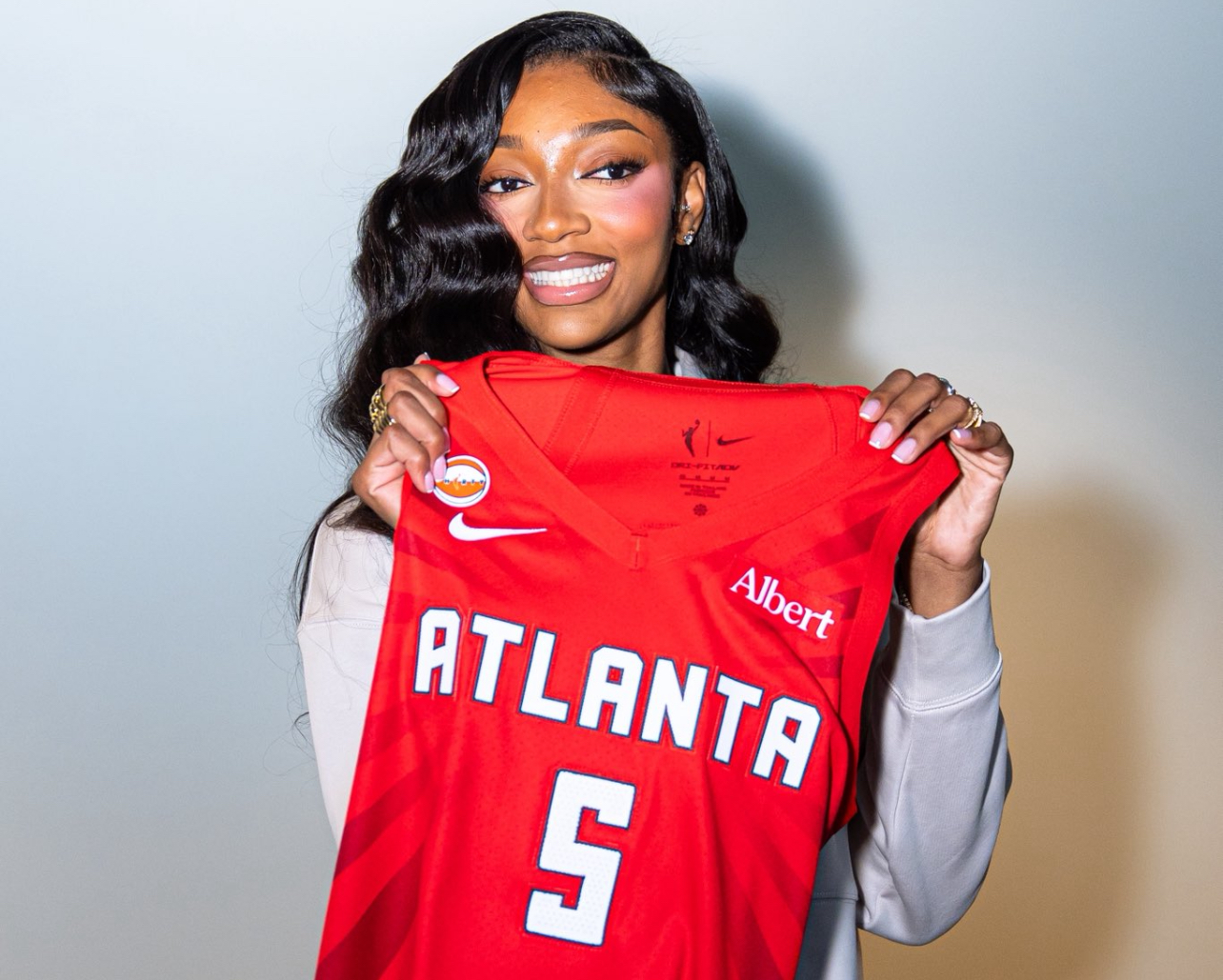 Atlanta Dream introduce Angel Reese