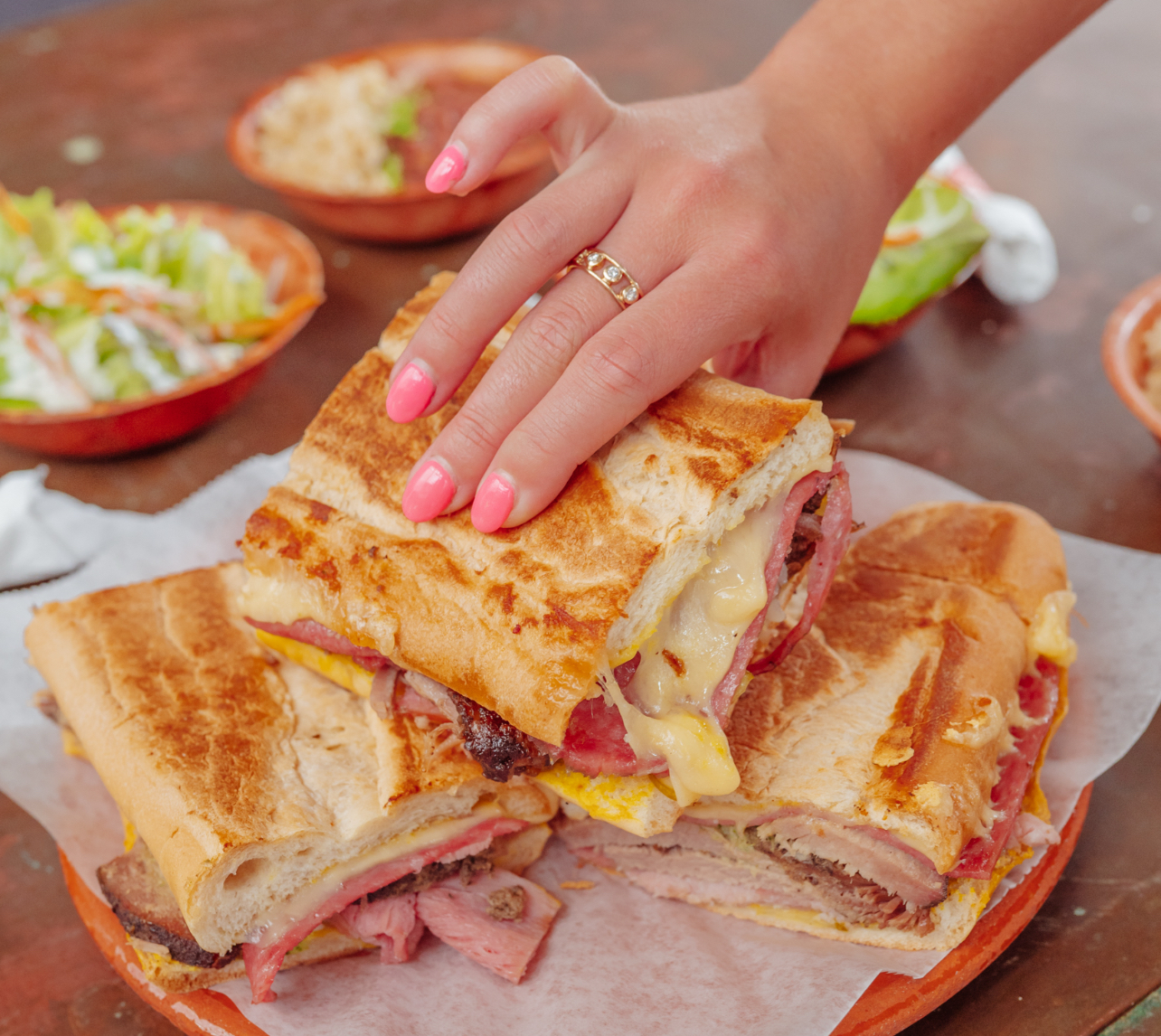 El Super Pan happy hour