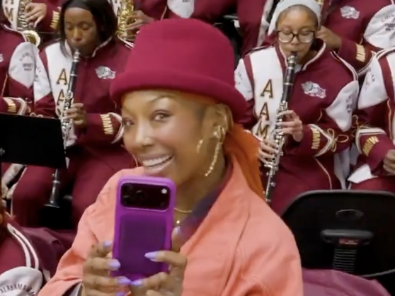 Brandy’s Sings ‘A Different World’ With Alabama A&M’s Marching Maroon and White